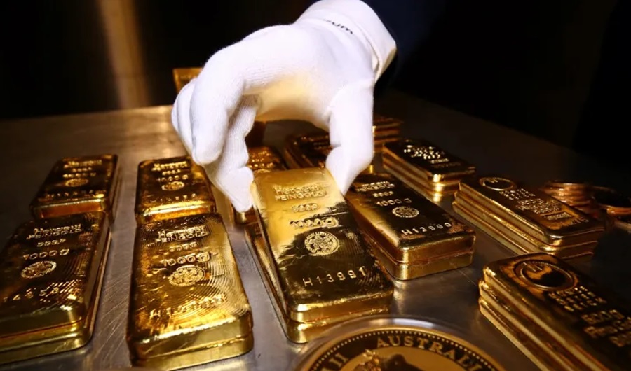 الذهب يرتفع إلى أعلى مستوى على الإطلاق مع تراجع الدولار وتوقعات خفض الفائدة