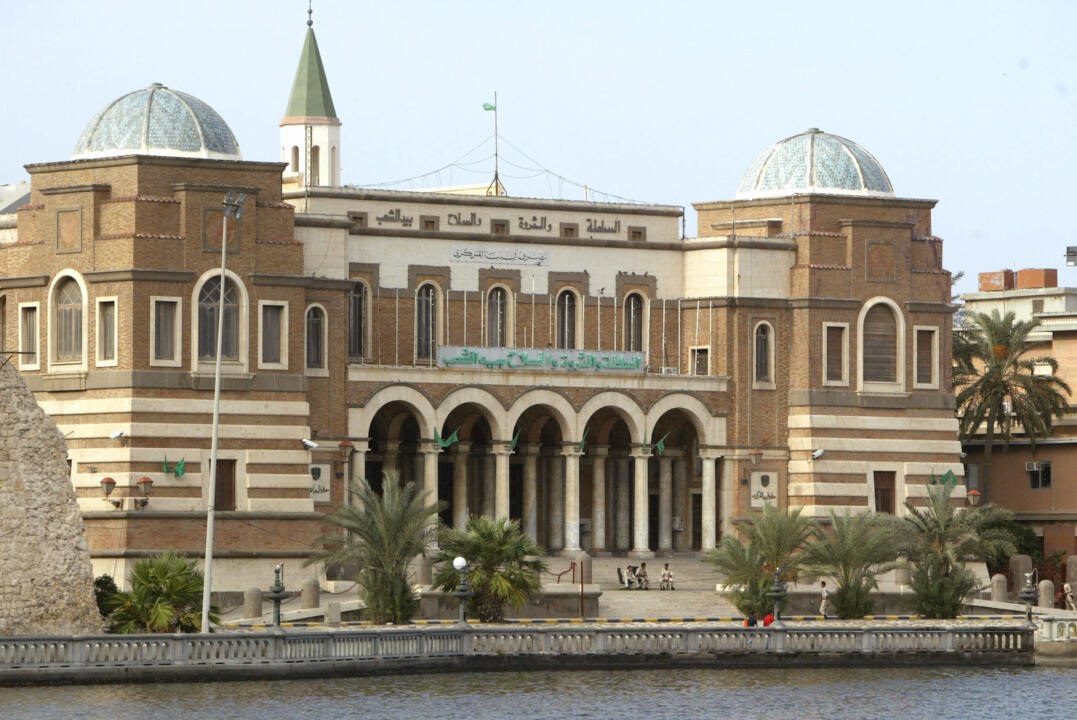 مصرف ليبيا المركزي يوقف أعماله بالكامل بعد اختطاف أحد مسؤوليه