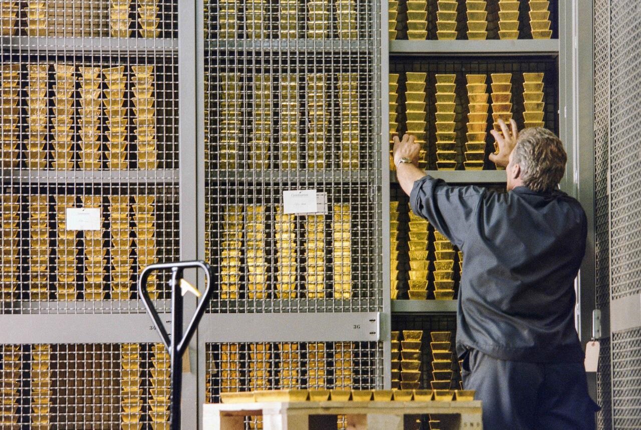 المركزي الصيني يتوقف عن شراء الذهب للشهر الرابع بسبب أسعاره القياسية